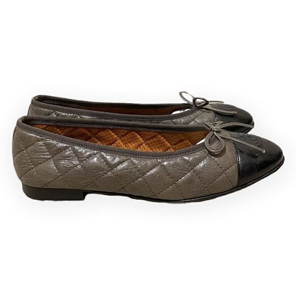 CHANEL Crumpled Calfskin/Patent Quilted CC Cap Toe Ballerina Flats |Size:38| - Picture 10 of 13